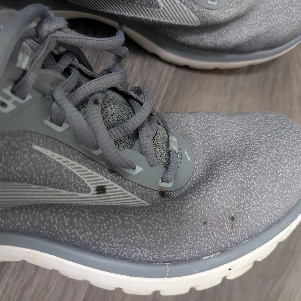 ❤️5/$25 Brooks Women's Gray Running Shoes
